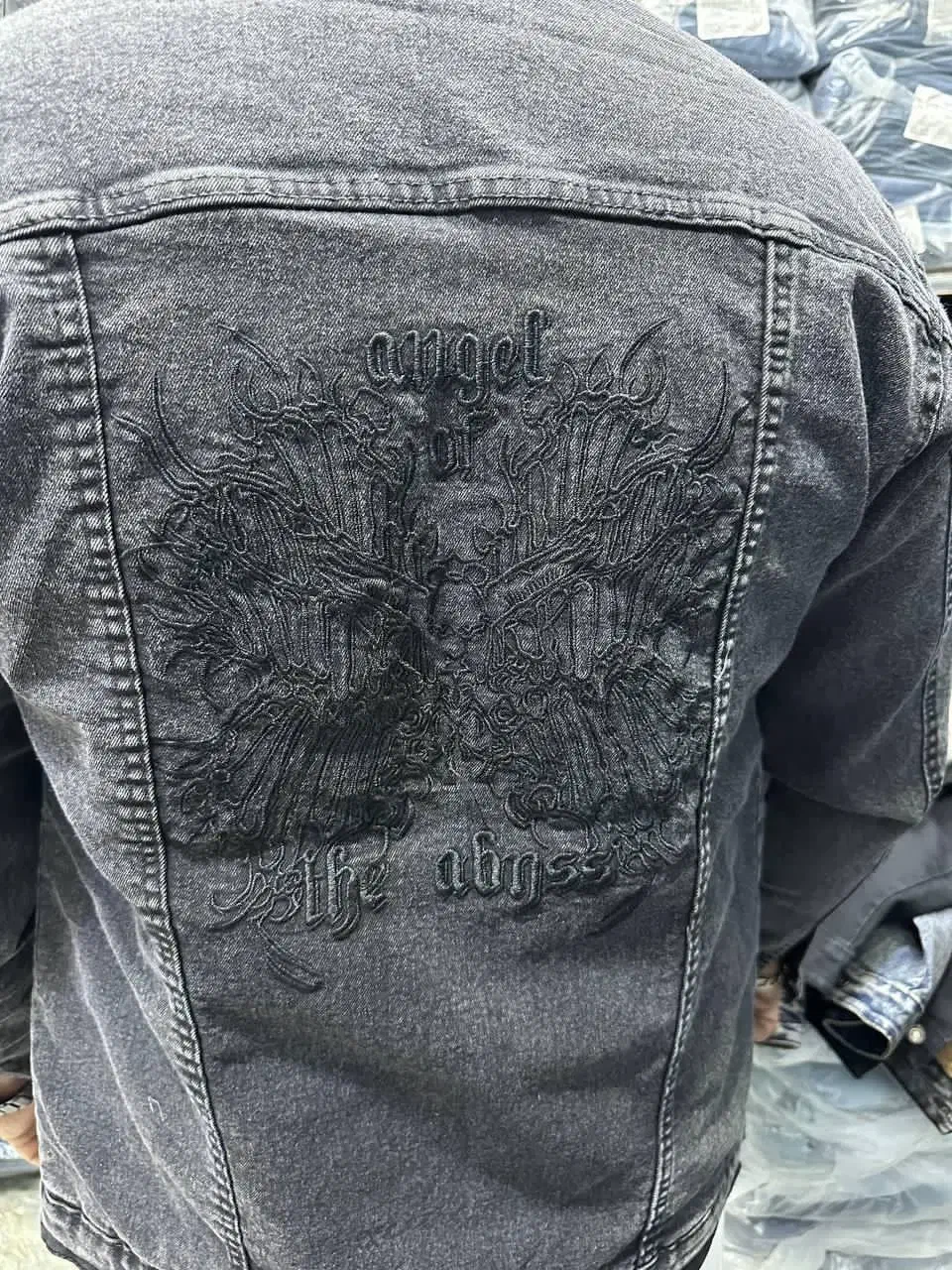 کاپشن لی|لباس|پیشوا, |دیوار