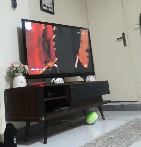 میز تی وی شرکتی|میز تلویزیون|اندیشه, اندیشه فاز ۱|دیوار