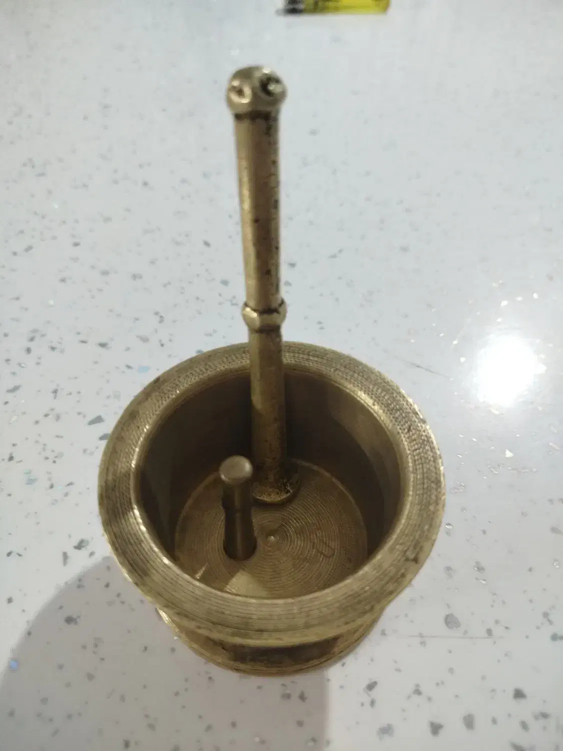 هاونگ قدیمی جنس برنج ه همراه گوشت‌کوب زعفرون ساب|کلکسیون اشیاء عتیقه|ری, دیلمان|دیوار