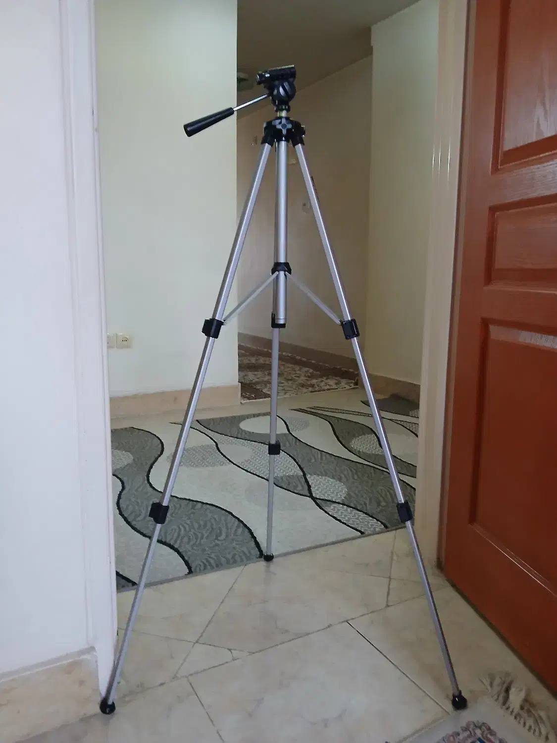 سه پایه دوربین فیلمبرداری سونی|دوربین عکاسی و فیلم‌برداری|کرج, کوی کارمندان شمالی|دیوار