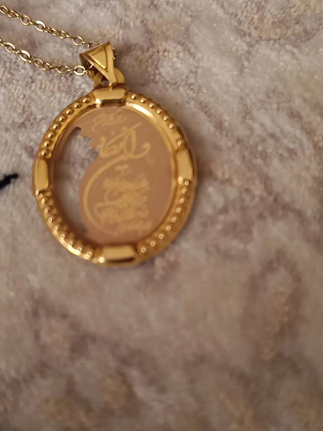 پلاک وان یکاد|جواهرات|مشهد, شفا|دیوار