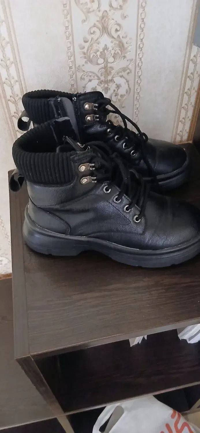 نیم بوت کودک سایز۳۴ کاملا نو و تمیز|کفش و لباس بچه|لنگرود, |دیوار