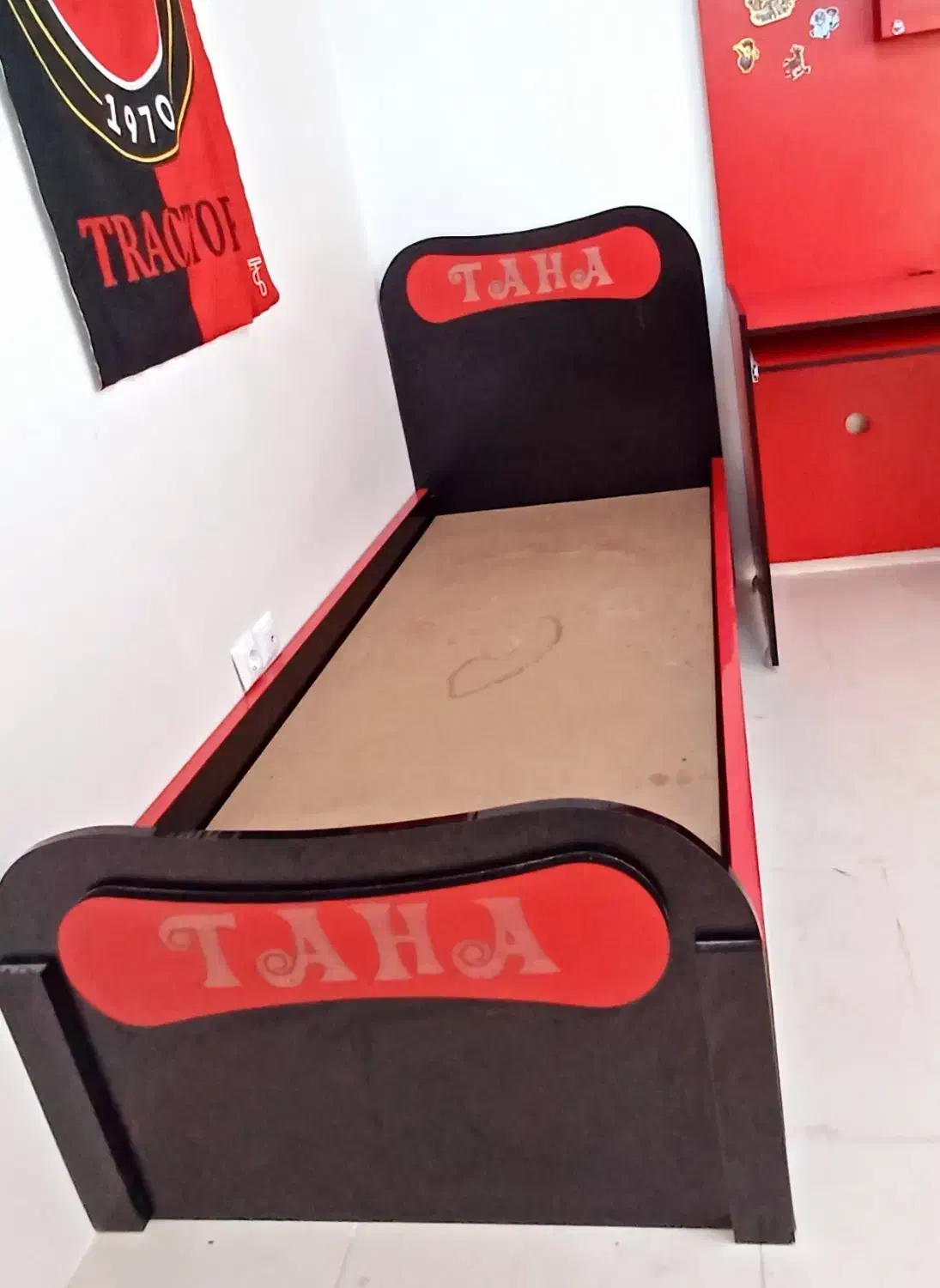 تخت و میز کامپیوتر و....|تخت و سرویس خواب|اهر, |دیوار