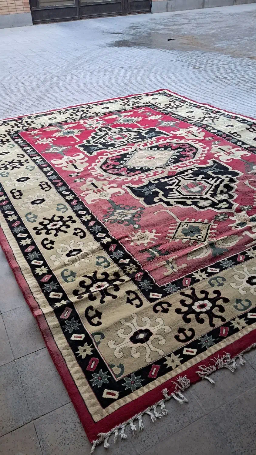 قالی ۱۲ متری در حد نو|فرش|شهرکرد, |دیوار