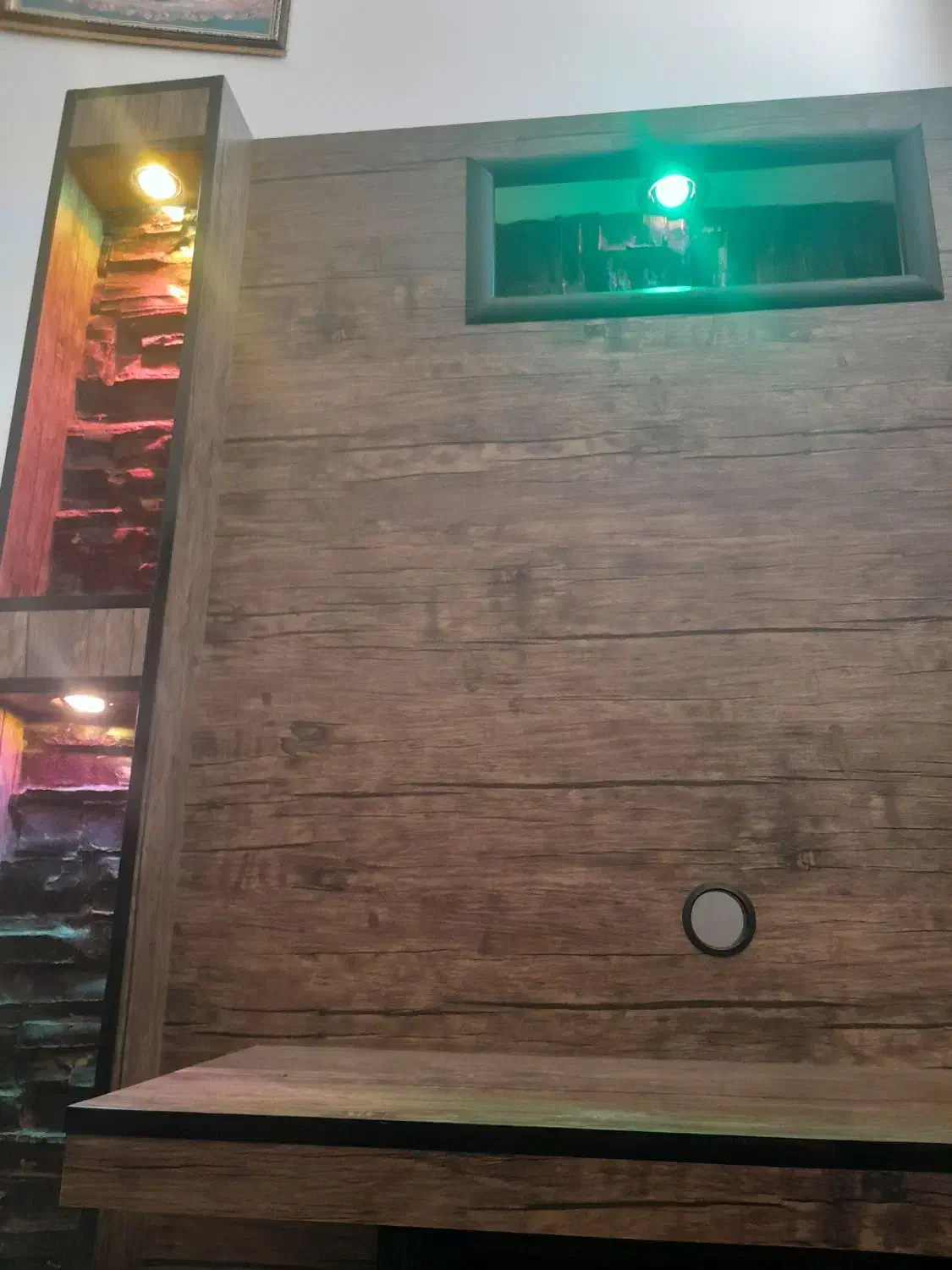 زیر تلویزیون بزرگ|میز تلویزیون|قم, امامزاده ابراهیم|دیوار