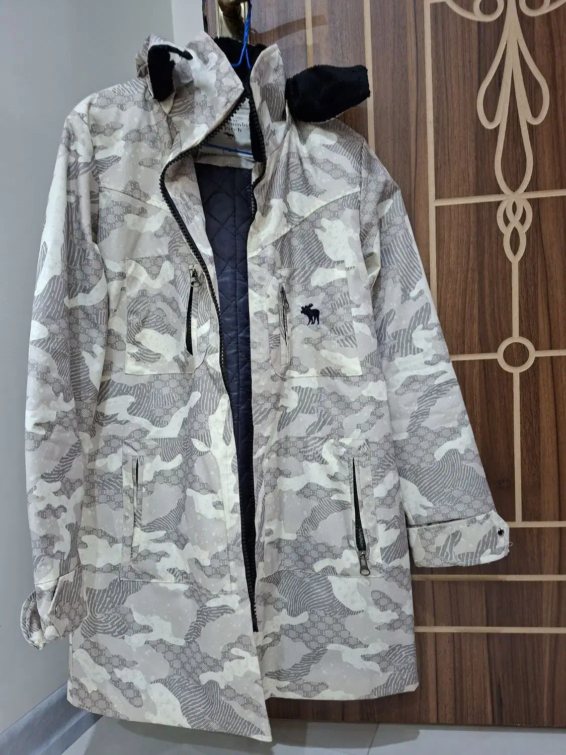 هم پالتو هم بارانی|لباس|گرمدره, |دیوار