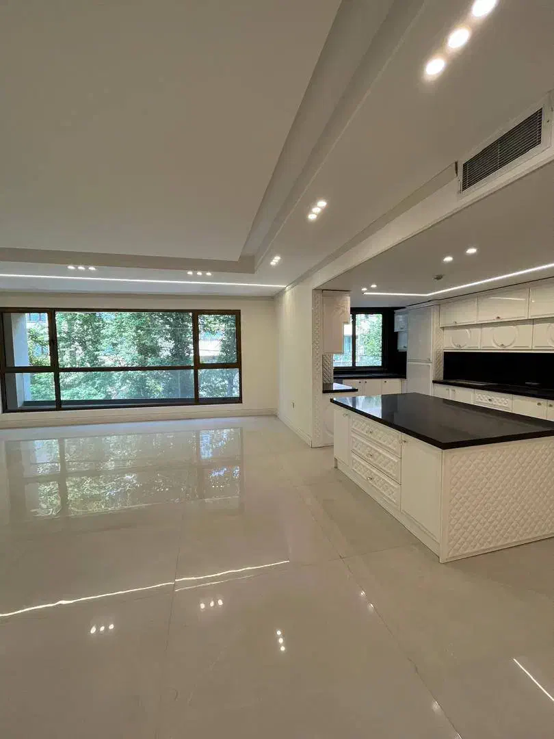 240متر مشرف به باغ سفارت