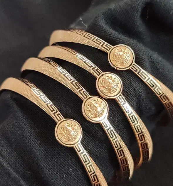 طلای لوکس برای خانمای خوش سلیقه|جواهرات|اهر, |دیوار