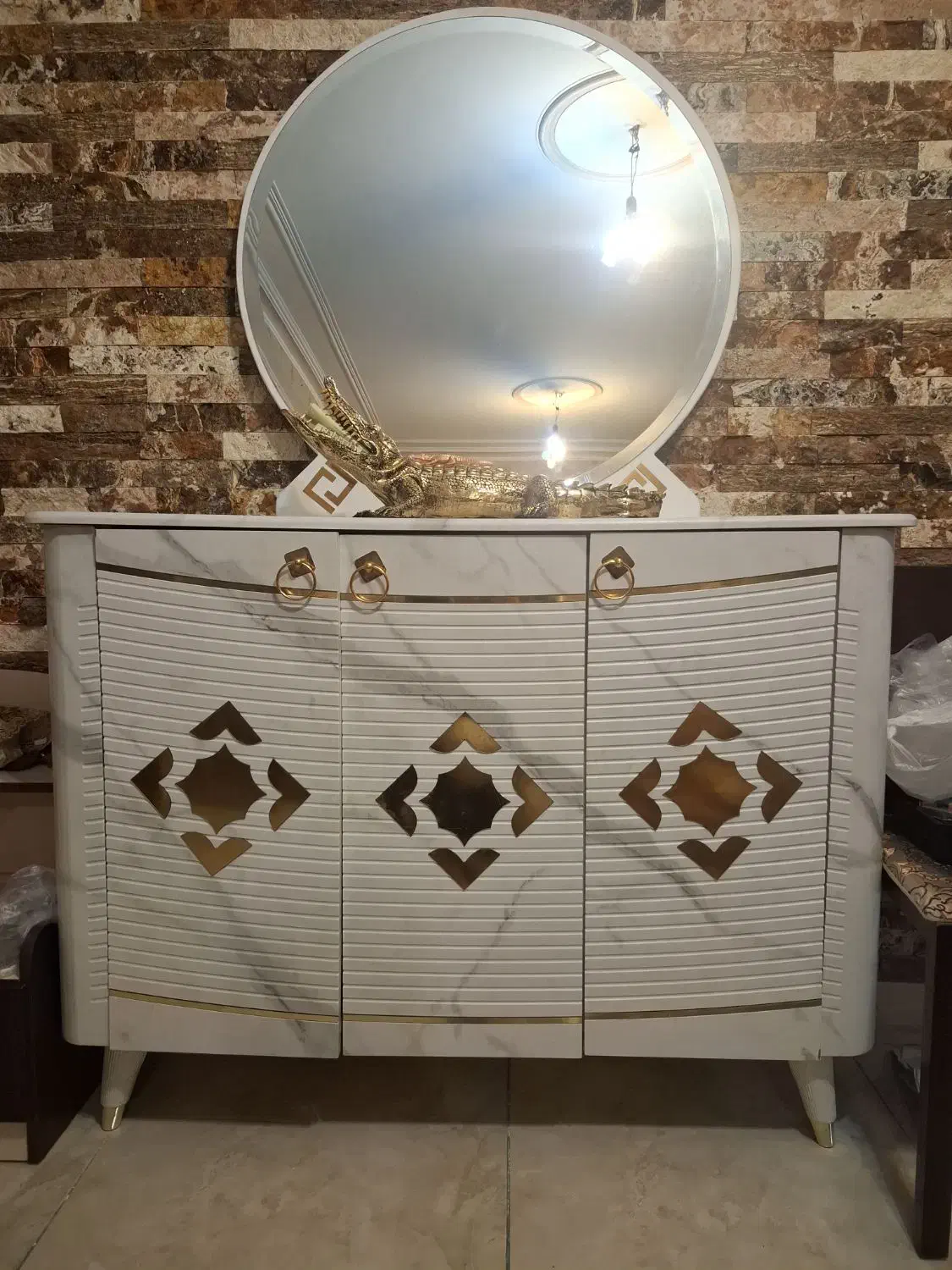 آئینه و کنسول سفید طلایی|بوفه، ویترین، کنسول|تهران, شهرک شهید باقری|دیوار