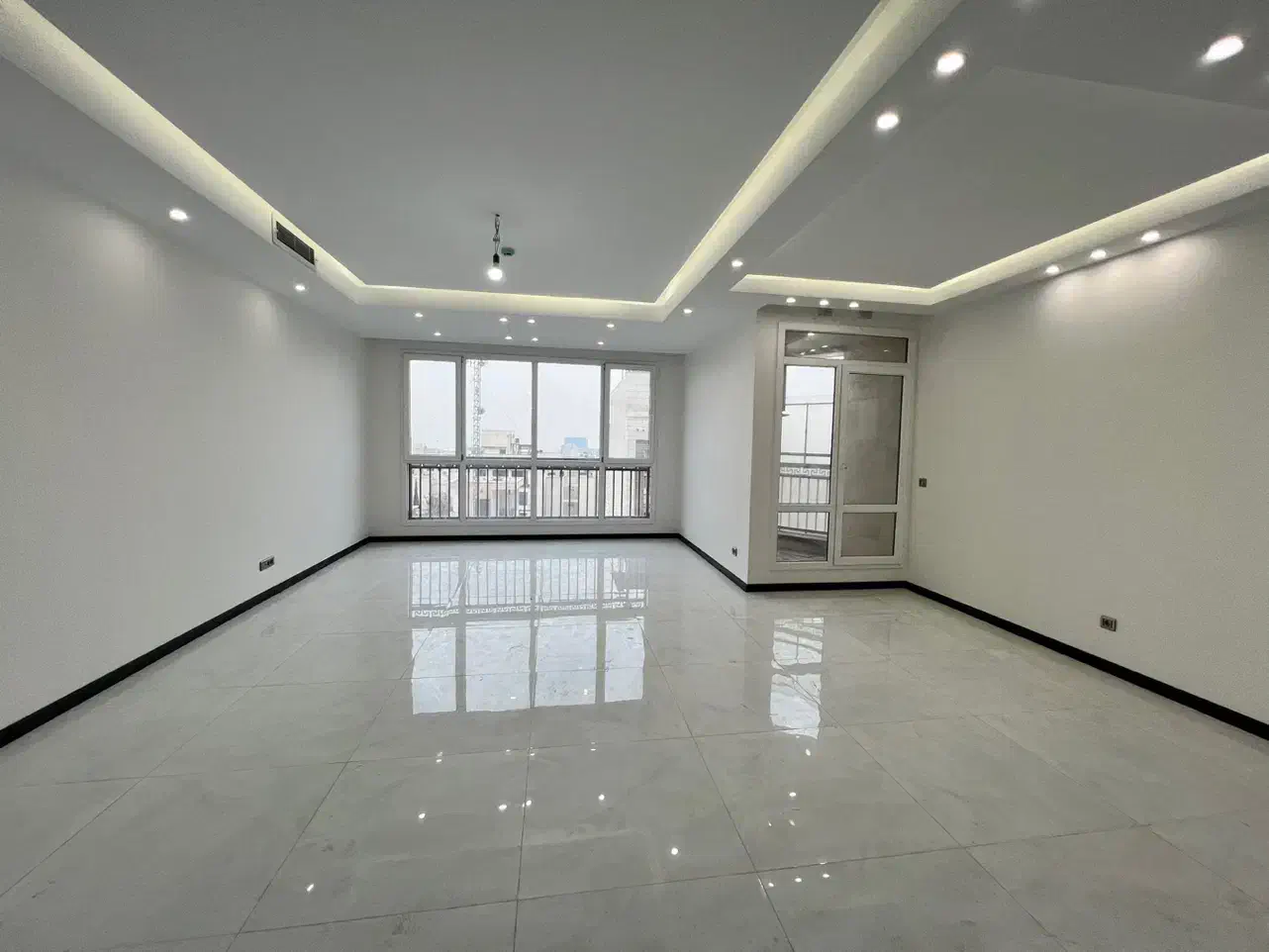 ۱۳۷‌متر/۳‌خواب/نوساز/ویو جذاب/محل دنج ظفر