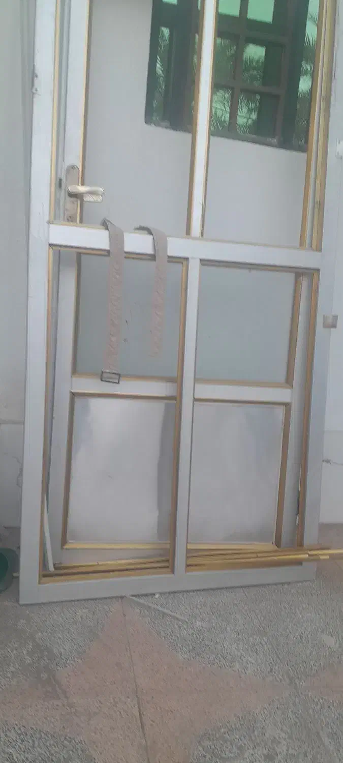 درب الومینیومی و چرخ بیست|مصالح و تجهیزات ساختمان|جیرفت, |دیوار