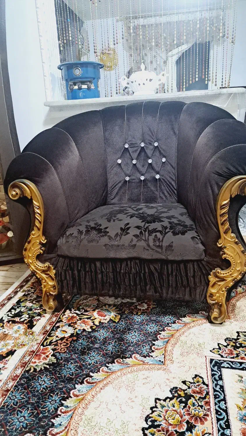 یک دست مبل در حدنو|مبلمان خانگی و میز عسلی|تولم شهر, |دیوار