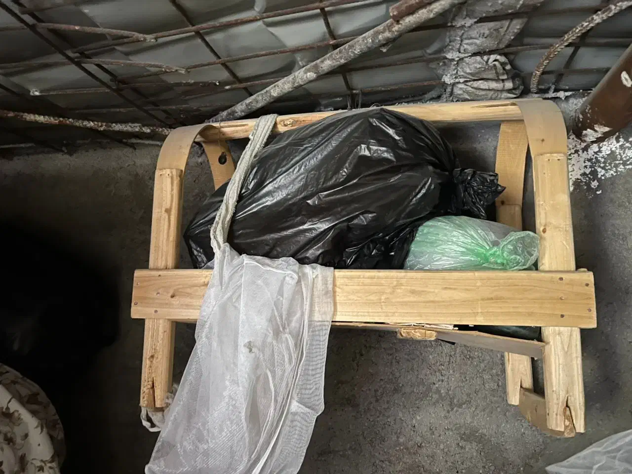 گهواره|تخت و صندلی بچه|مسجد سلیمان, |دیوار