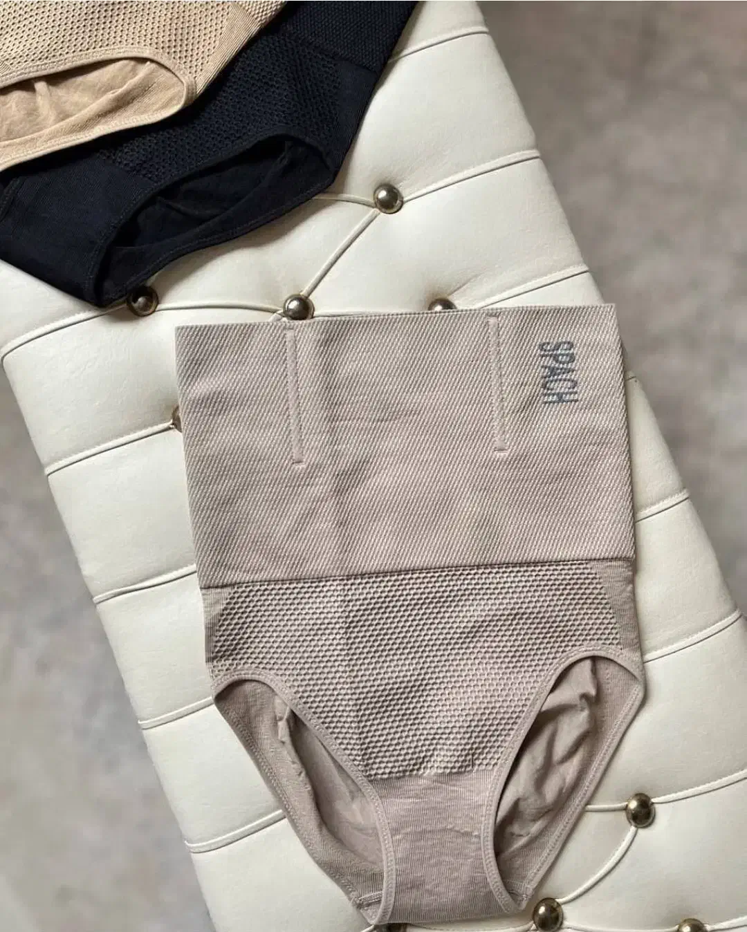 گن شکم و پهلو|لباس|بیرجند, |دیوار