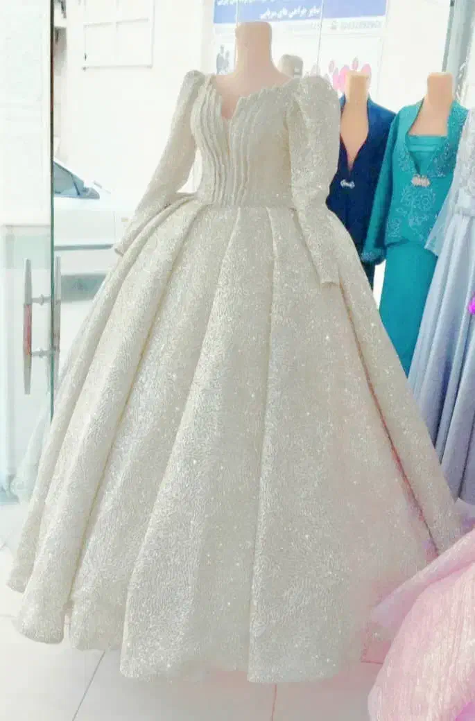 لباس عروس|لباس|هشتگرد, فاز ۲ مهستان|دیوار