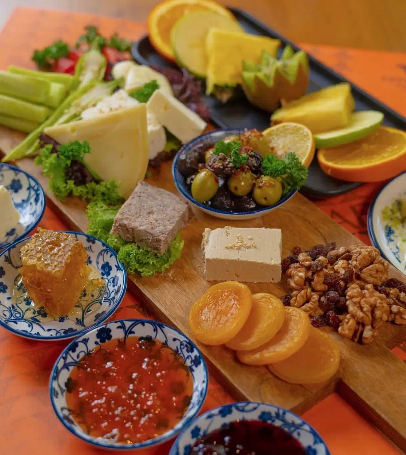 آشپز وباریستا حرفه ای|استخدام خدمات فروشگاه و رستوران|عسلویه, |دیوار