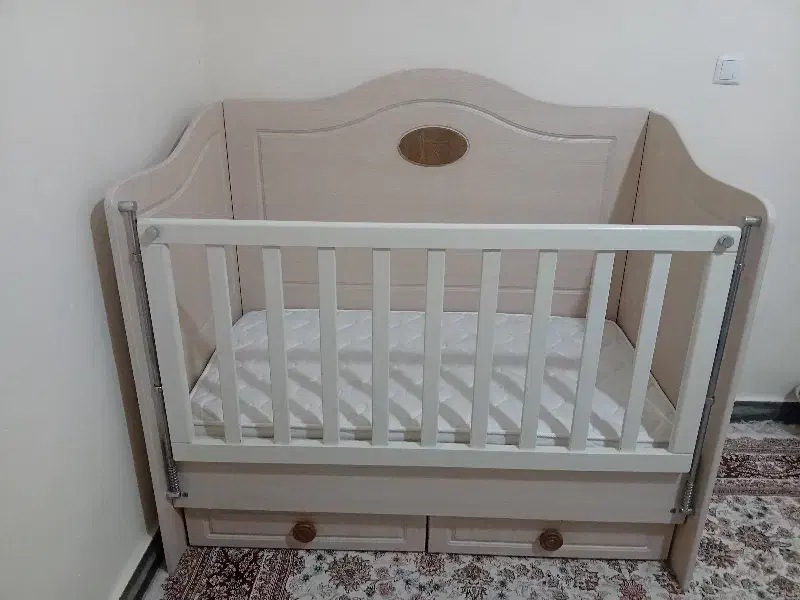 تخت خواب  کودک|تخت و سرویس خواب|فردیس, نگارستان|دیوار