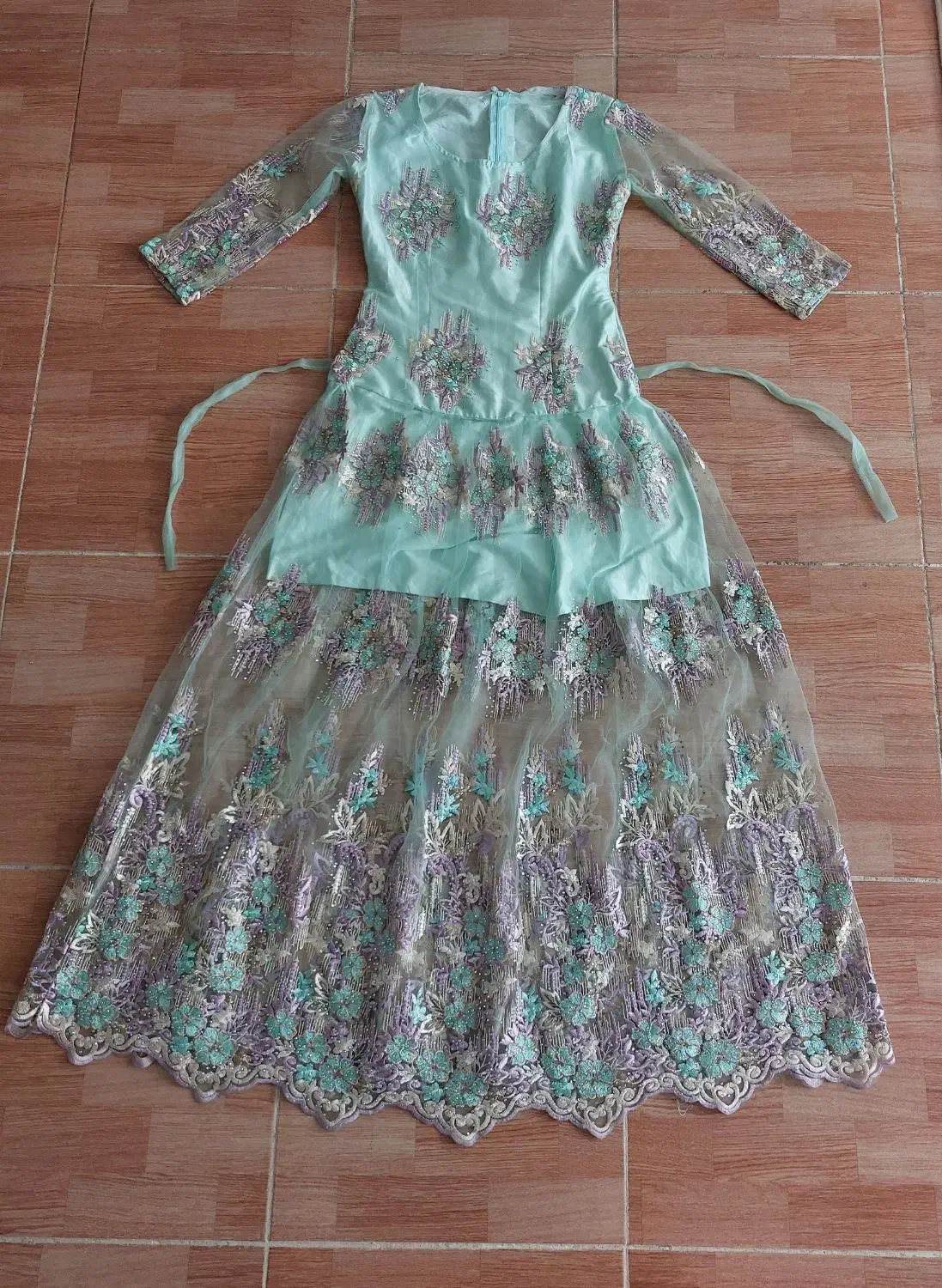 لباس کردی زنانە سقزی|لباس|قروه, |دیوار