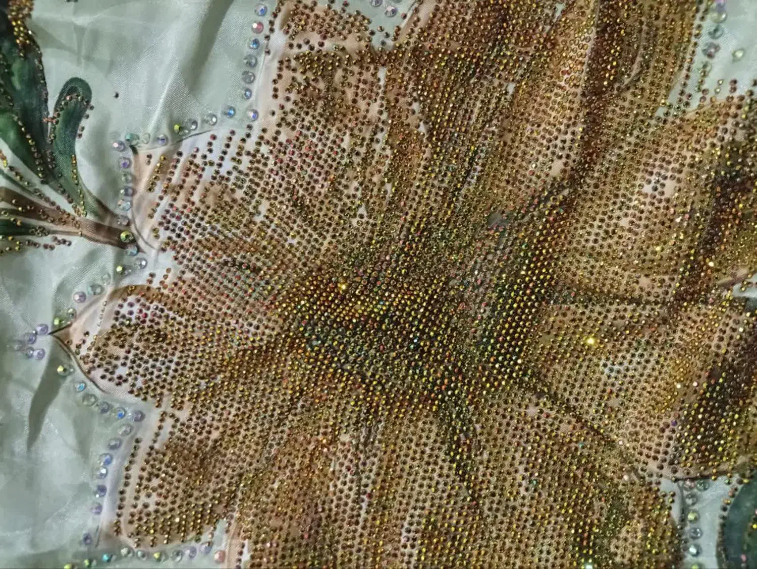 پارچه نگین‌دار طلاکوب|لباس|یزد, |دیوار