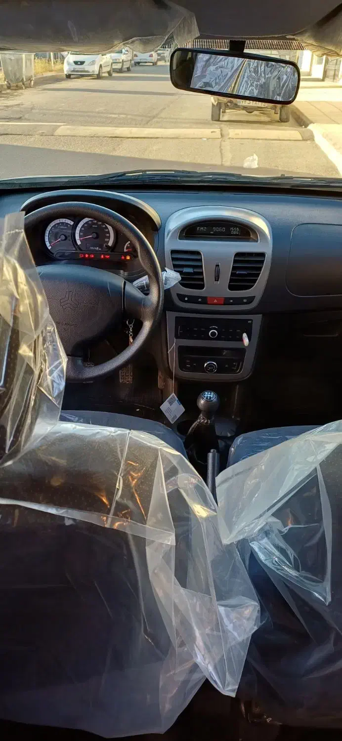 کوییک|خودرو سواری و وانت|میانه, |دیوار