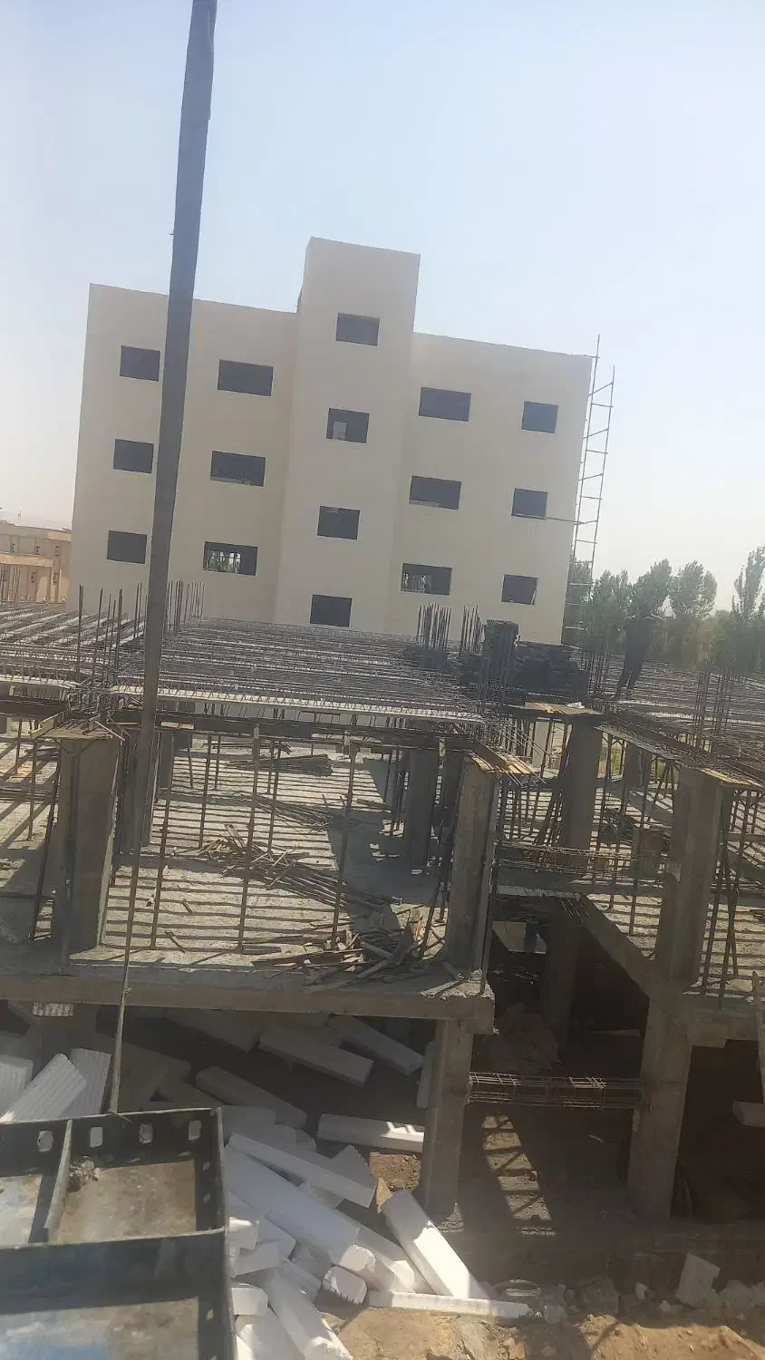 نیروی ساده و استاد کار ارماتوربندی|استخدام معماری، عمران و ساختمانی|بروجرد, |دیوار