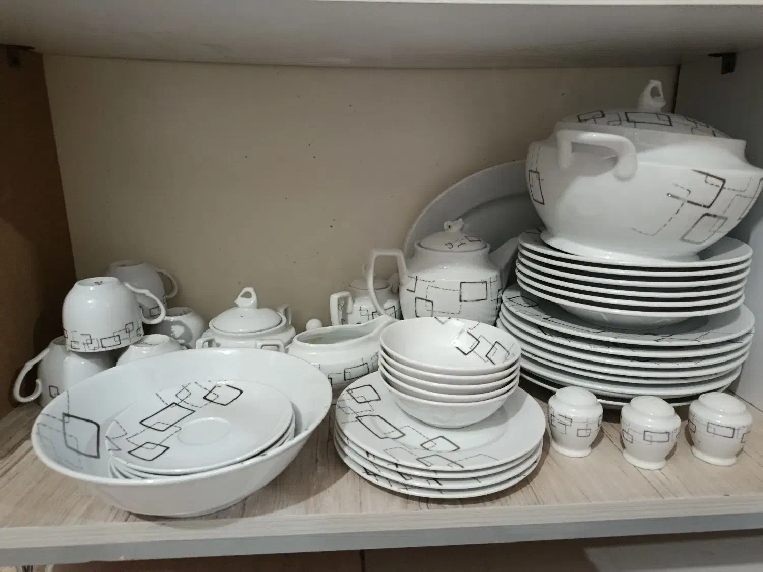 چینی 6نفره نقره ایی|ظروف سرو و پذیرایی|خرم‌آباد, |دیوار