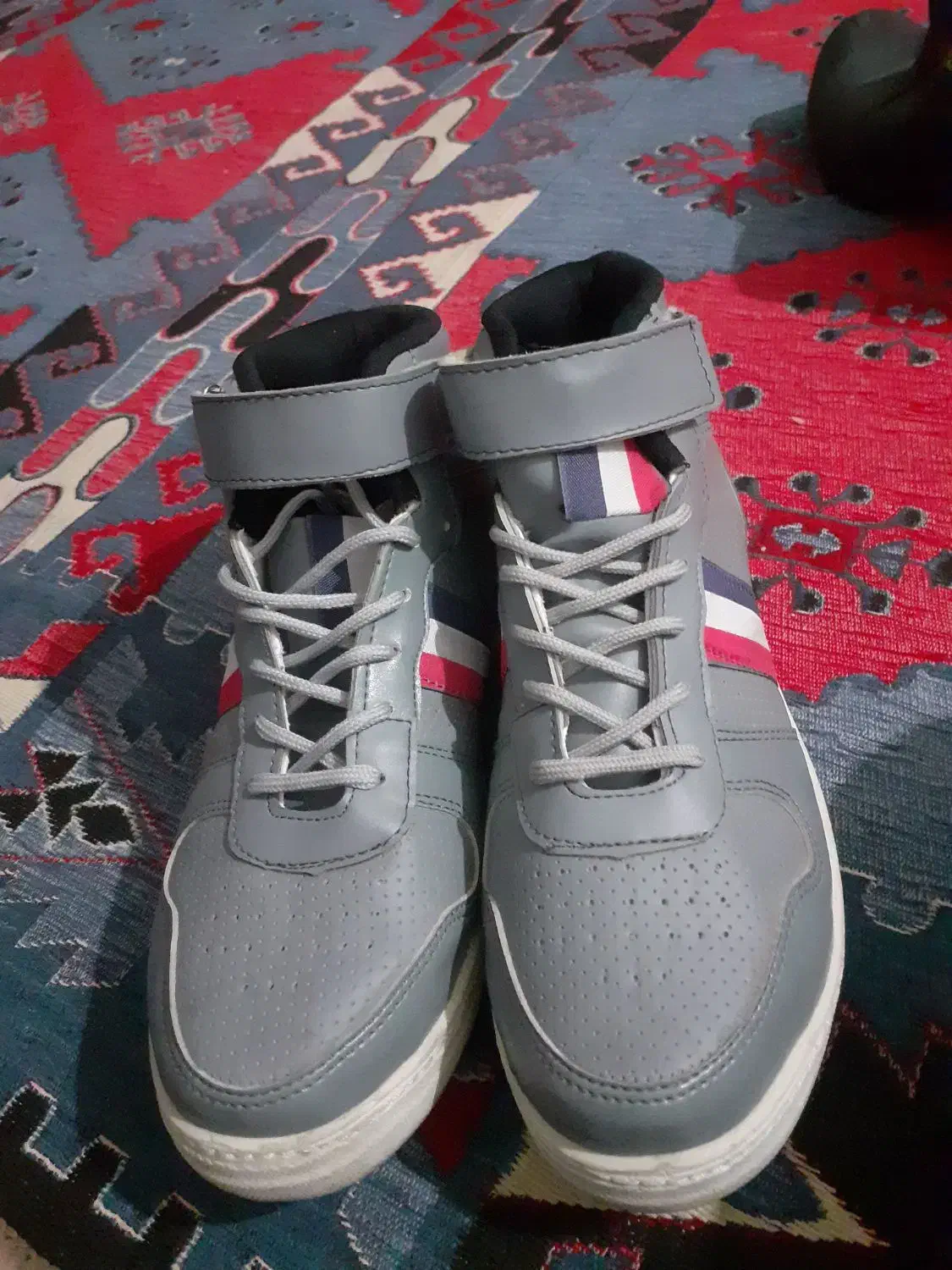 پوتین دخترانه|کیف، کفش، کمربند|میانه, |دیوار