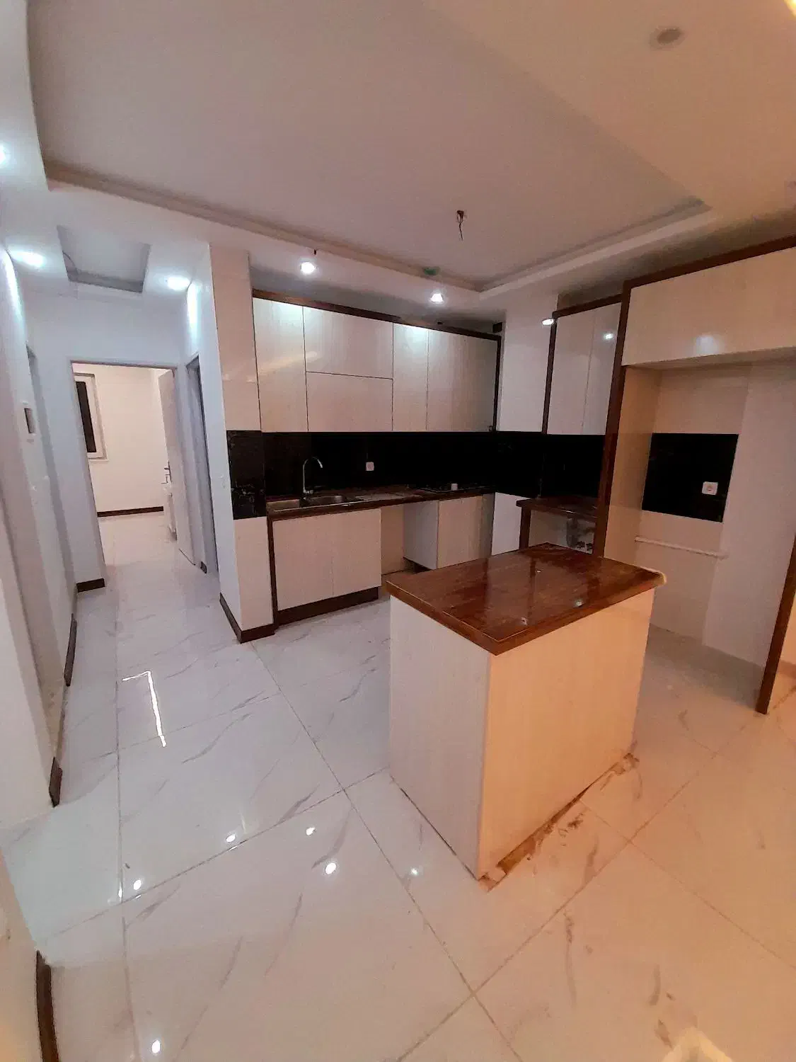 واحد ۸۵ متری کلید نخورده در خیابان تهران|اجارهٔ آپارتمان|بندر انزلی, آخرخط|دیوار