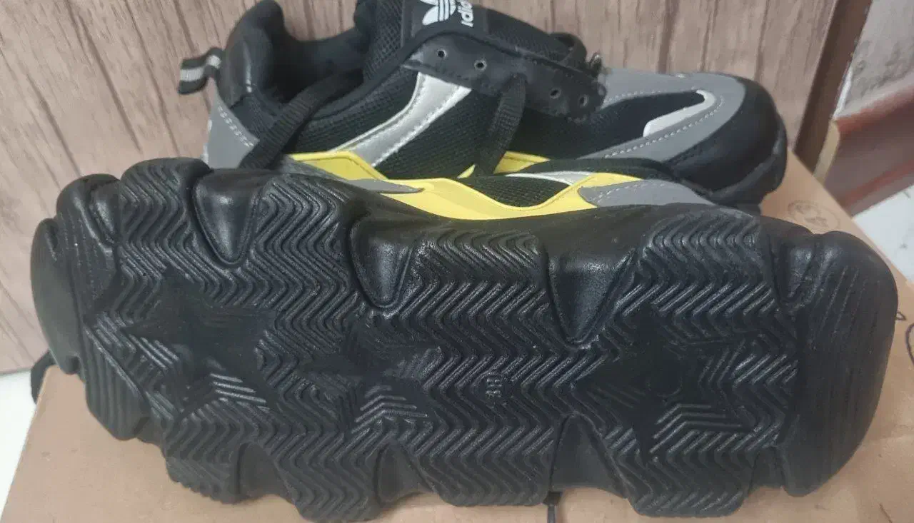 کفش|کیف، کفش، کمربند|کرمان, |دیوار