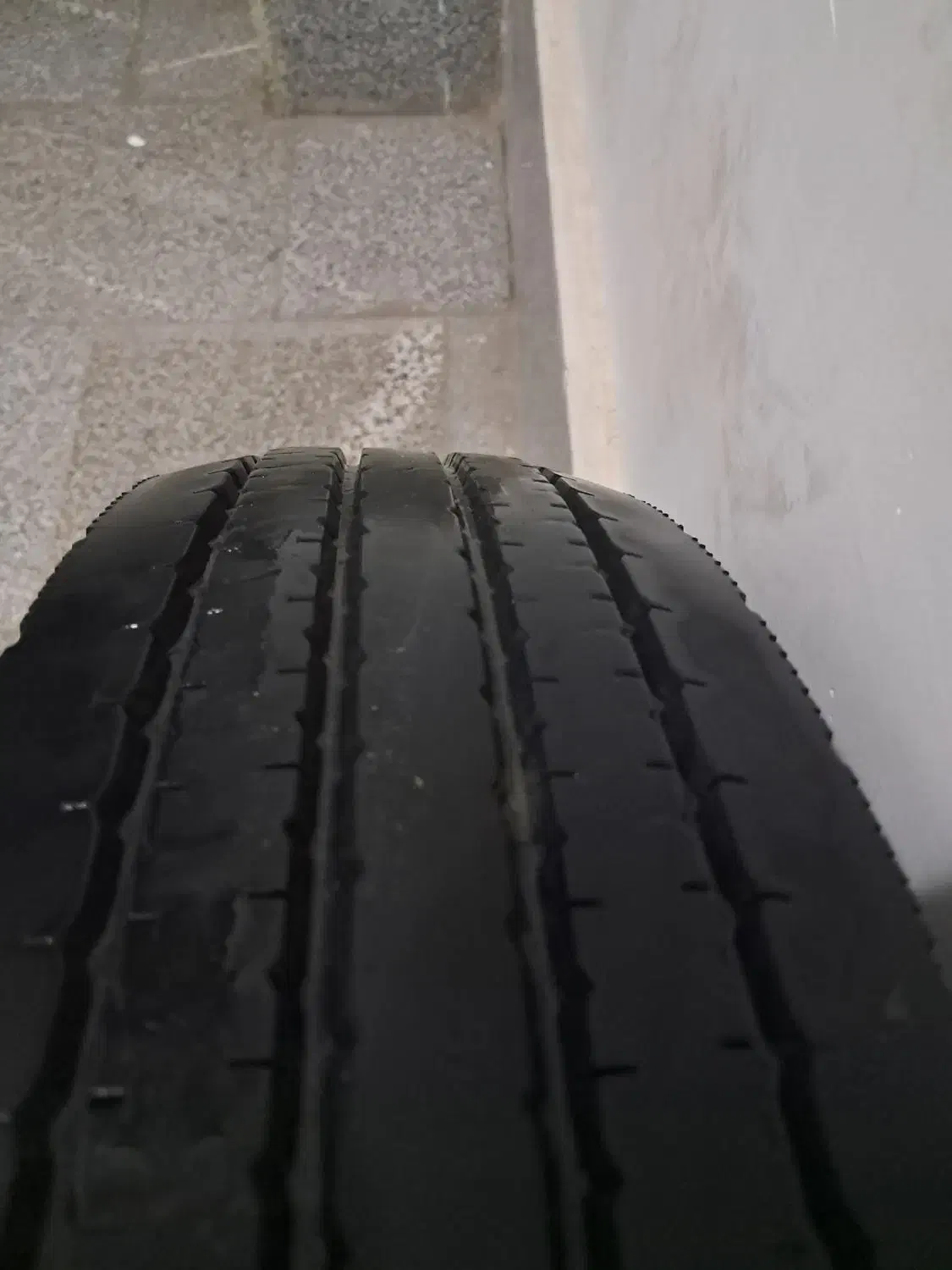 لاستیک نیسان سیمی ۱۶×۷۰۰|قطعات یدکی و لوازم جانبی|هشتگرد, شهرک فرهنگیان|دیوار