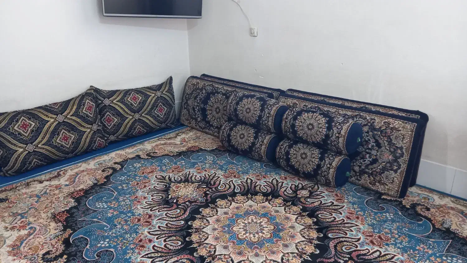 پشتی|پشتی|خمینی‌شهر, |دیوار