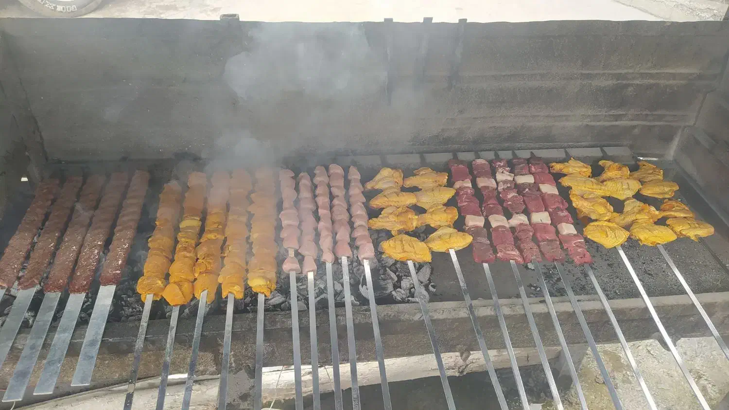 به یک نفر. کارگر  ساده نیازمندم|استخدام خدمات فروشگاه و رستوران|موچش, |دیوار