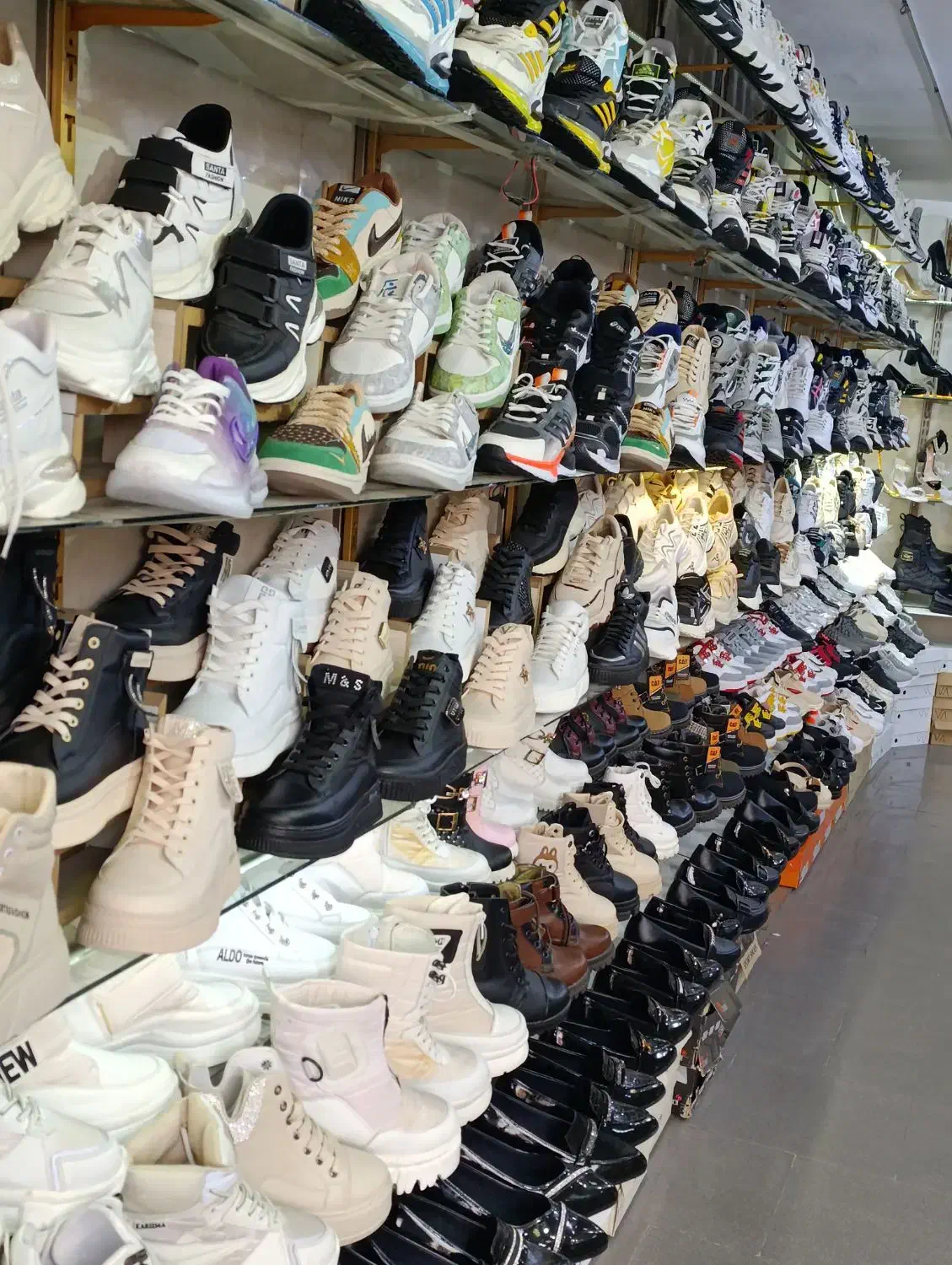 به یک فروشنده ماهر برای مغازه کفش|استخدام بازاریابی و فروش|ارومیه, |دیوار