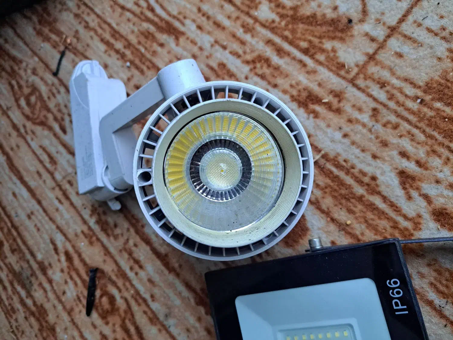 پروژوکتور|لامپ و چراغ|رشت, سیا اسطلخ|دیوار