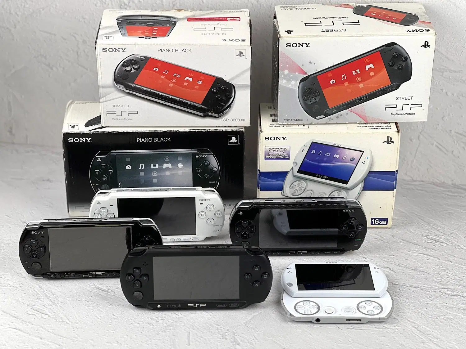 فروش (خریدار) psp با کارتن هستم|کنسول، بازی ویدئویی و آنلاین|شیراز, سینما سعدی|دیوار