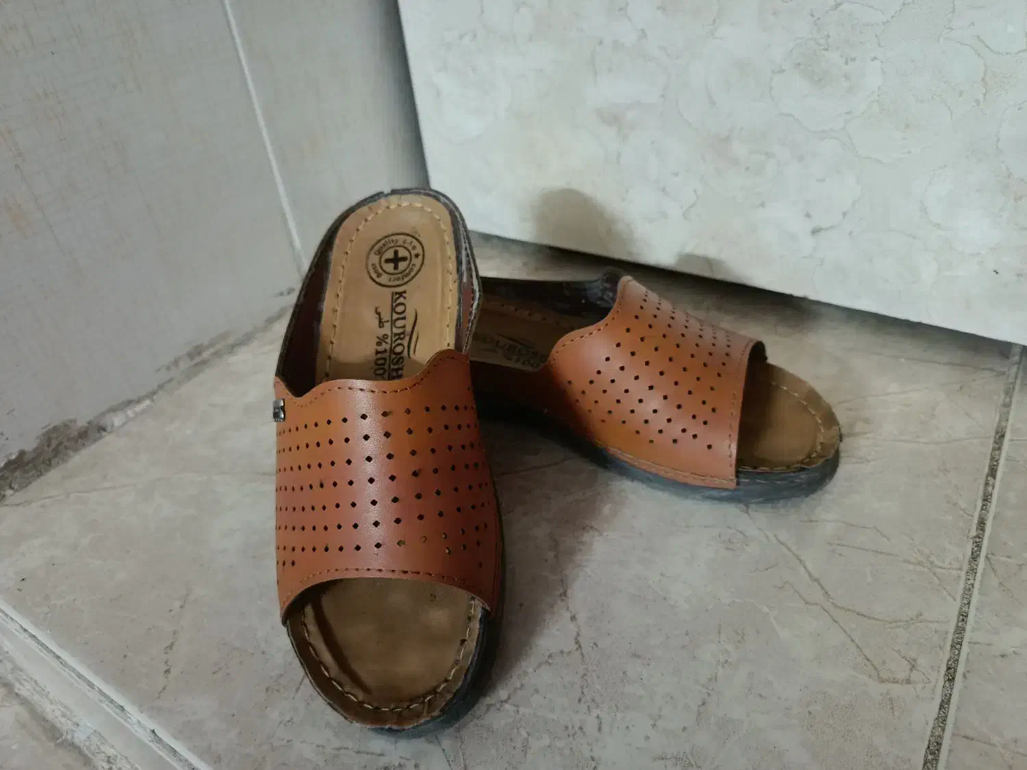 یک جفت کفش و یک جفت دمپایی طبی|کیف، کفش، کمربند|کهریزک, |دیوار