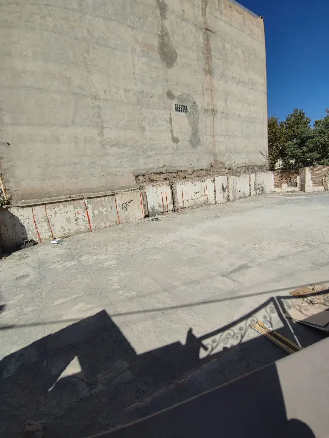 رهن و اجاره زمین تجاری،۷۰۰ متر،بر شهید بهشتی|اجارهٔ مغازه و غرفه|کرمانشاه, |دیوار