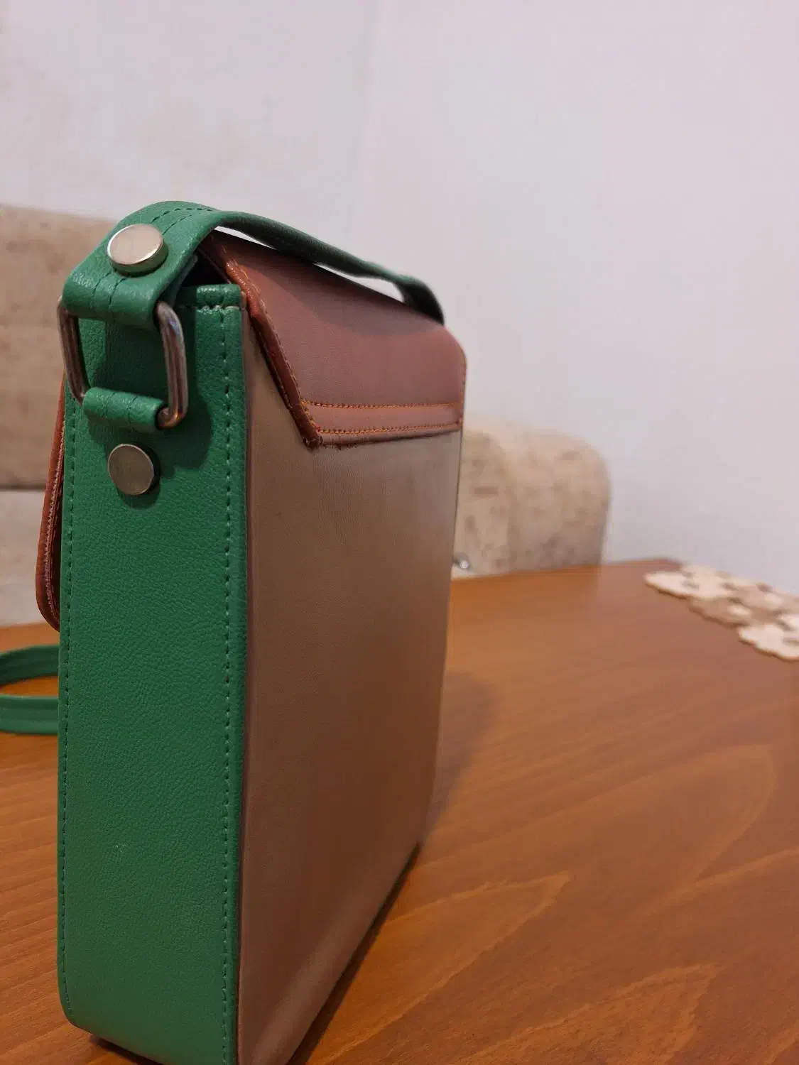 کیف|کیف، کفش، کمربند|سلماس, |دیوار