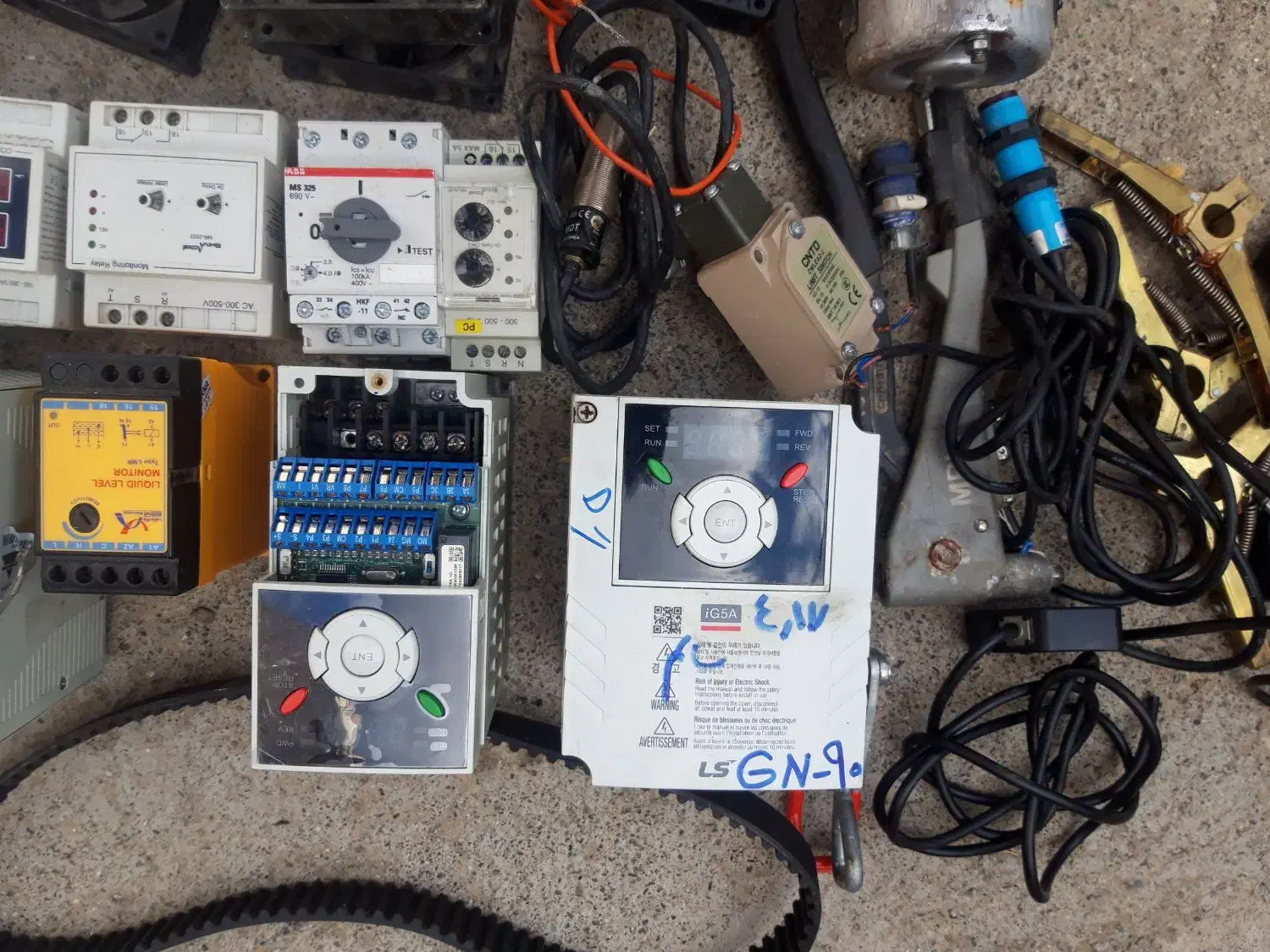 اینورتر.|سایر لوازم برقی|فریمان, |دیوار