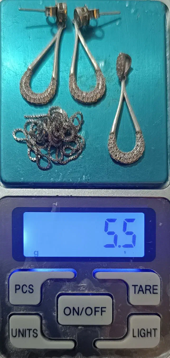 گردنبند و گوشواره نقره|جواهرات|بومهن, |دیوار