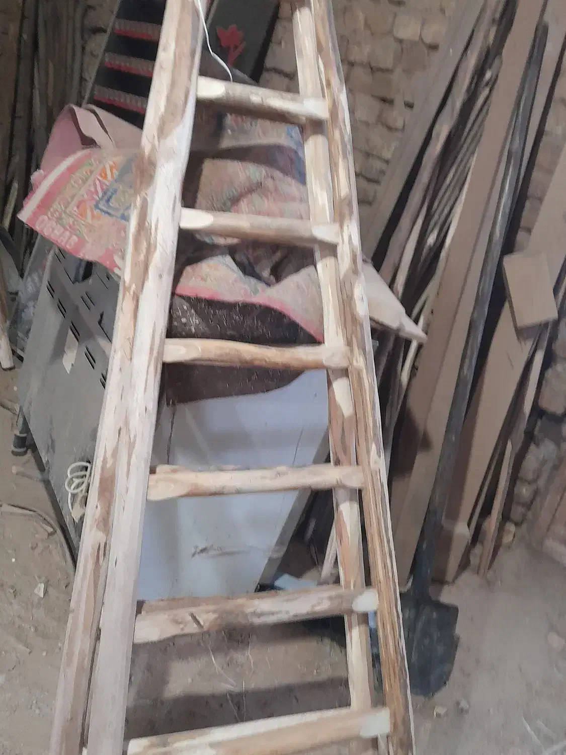 نردبان دو طرفه|ابزارآلات|مشهد, کشف|دیوار