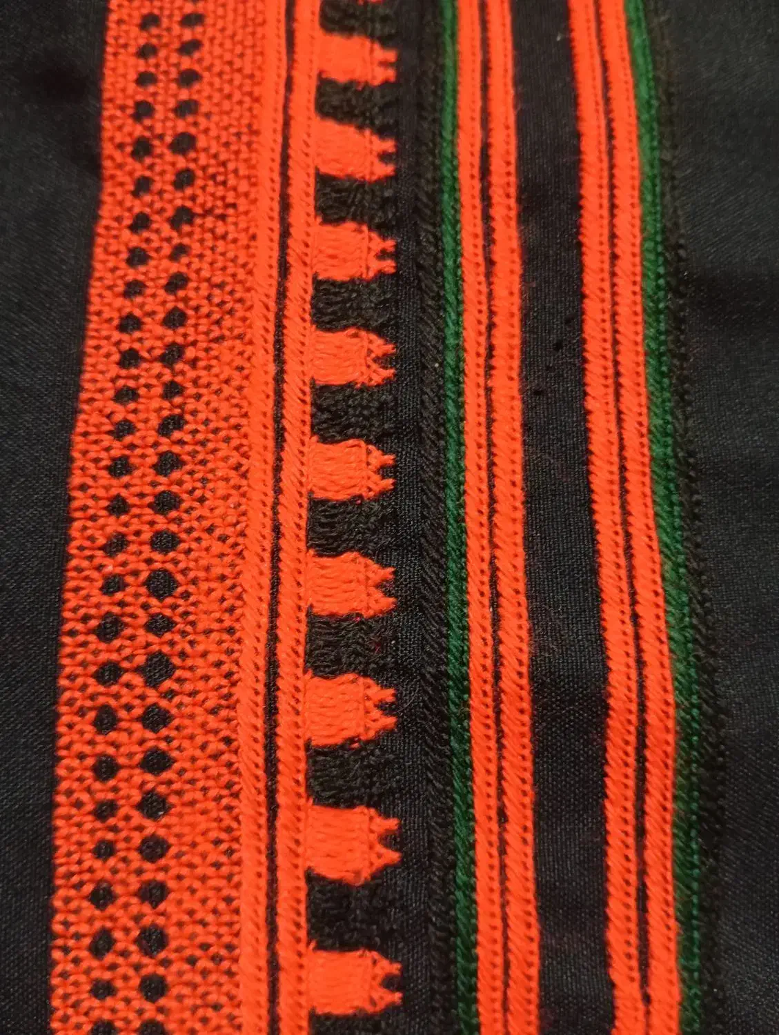 خیاط زیاستین|لباس|سراوان, |دیوار