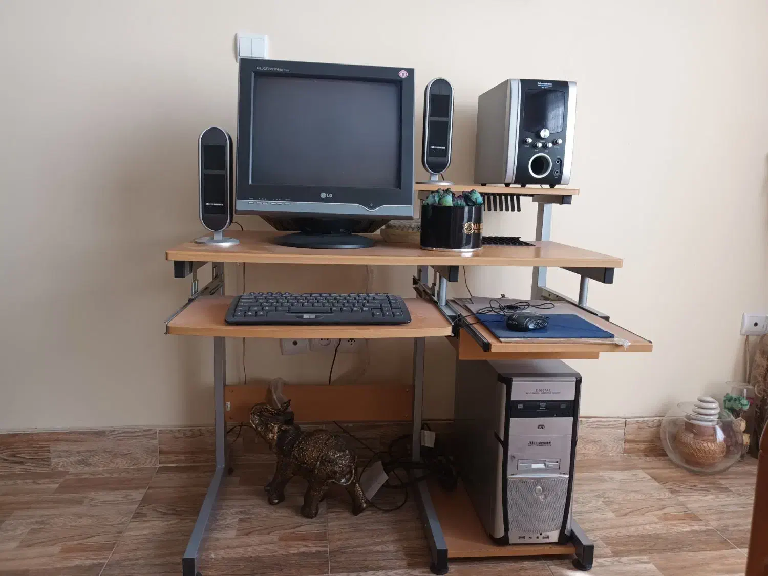 کامپیوتر  ال جی|رایانه رومیزی|بروجرد, |دیوار