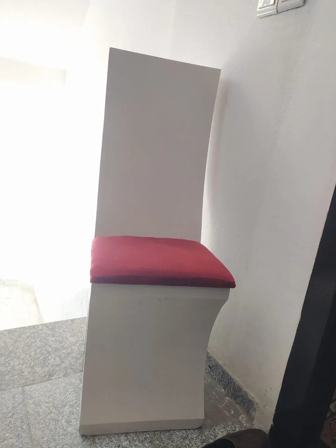 صندلی چوبی|صندلی و نیمکت|کنگاور, |دیوار