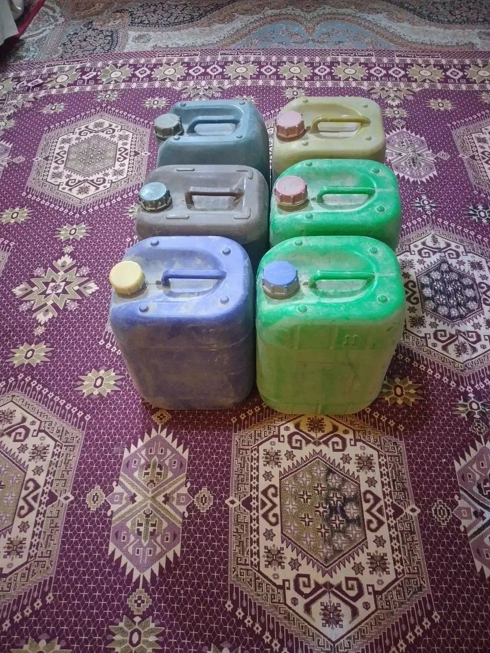 گالن نفتی درحدنو|ظروف نگهدارنده، پلاستیکی، یکبارمصرف|زهک, |دیوار