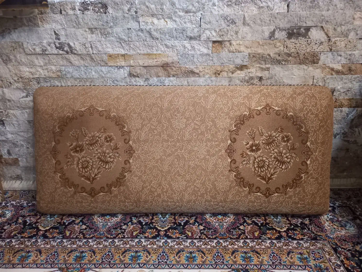 ۴ عدد پشتی|پشتی|خرم‌آباد, |دیوار