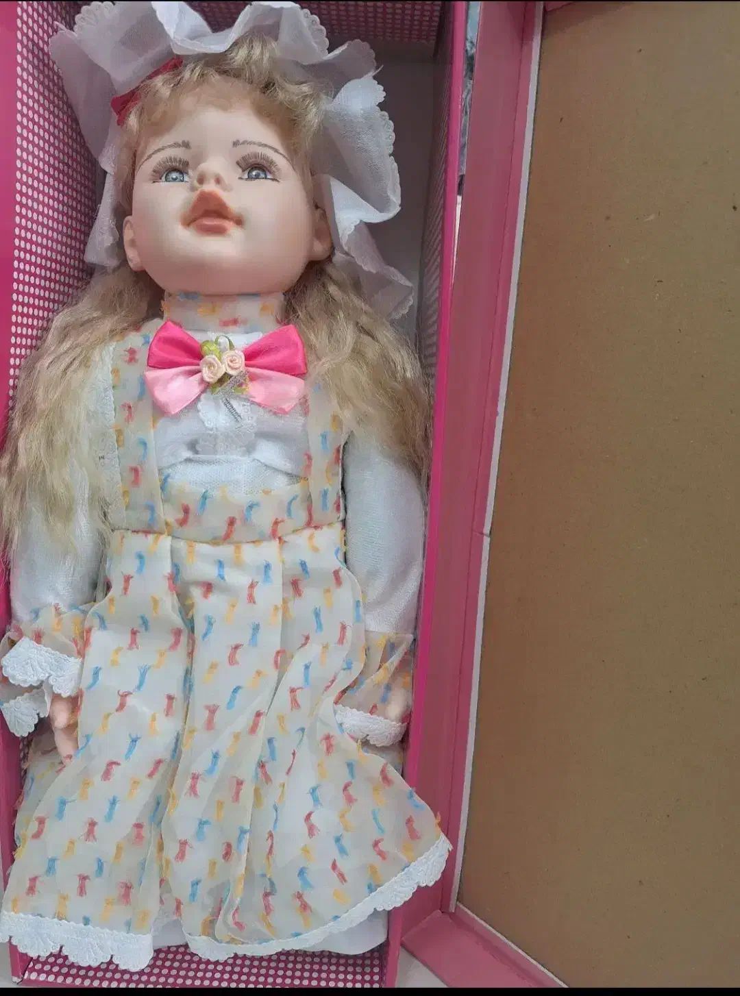 عروسک|اسباب‌بازی بچه|رشت, لاکان شهر|دیوار