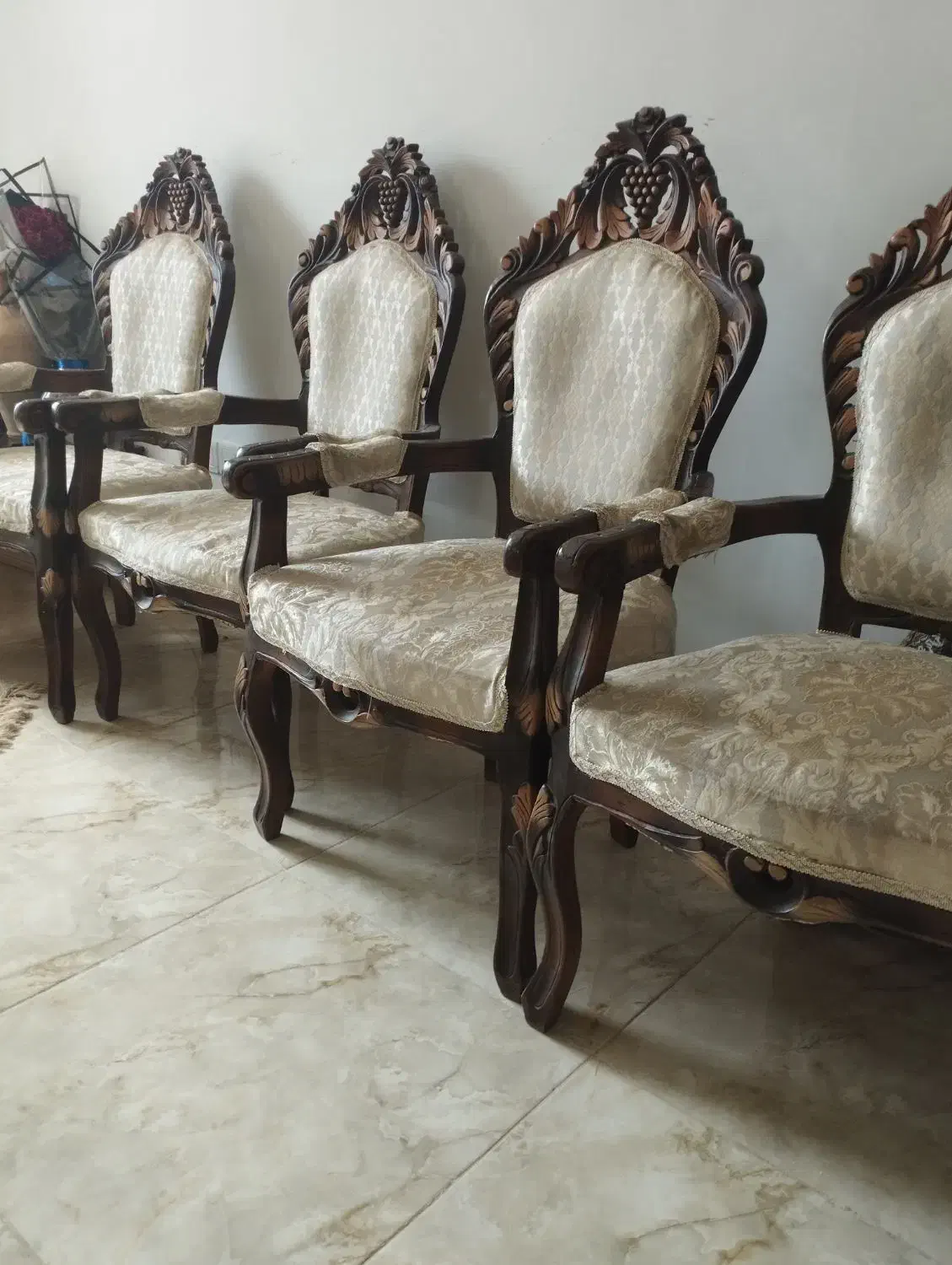 مبل سلطنتی سالم وتمیز|مبلمان خانگی و میز عسلی|ورامین, جعفر آباد اخوان|دیوار