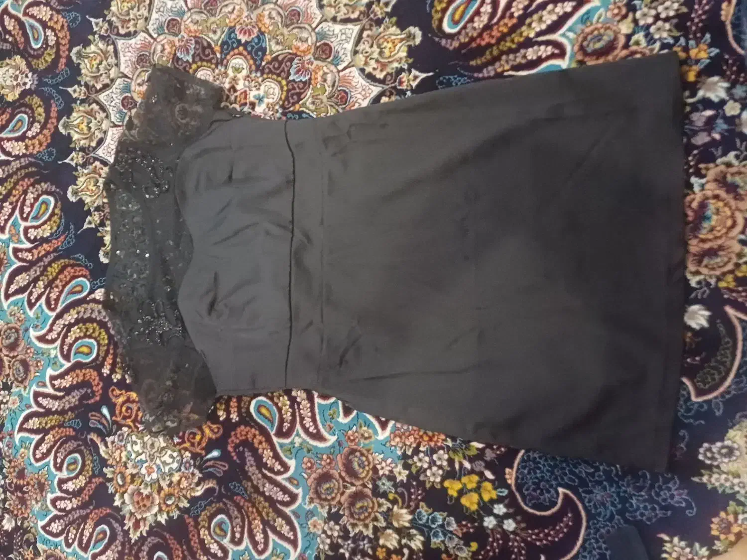 چند تکه لباس دخترانه|لباس|ساوه, |دیوار