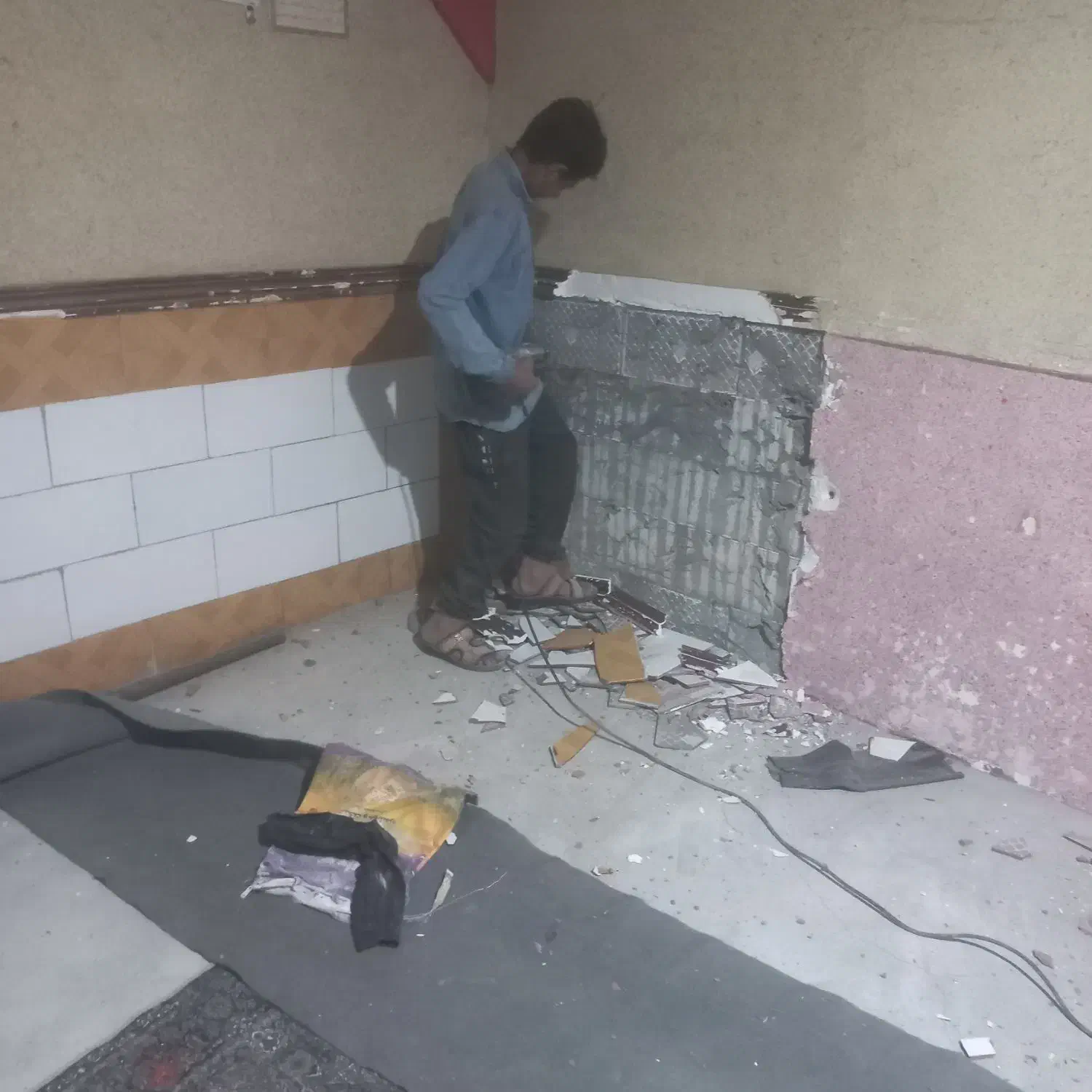 تخریب باپیکور|خدمات پیشه و مهارت|بم, |دیوار